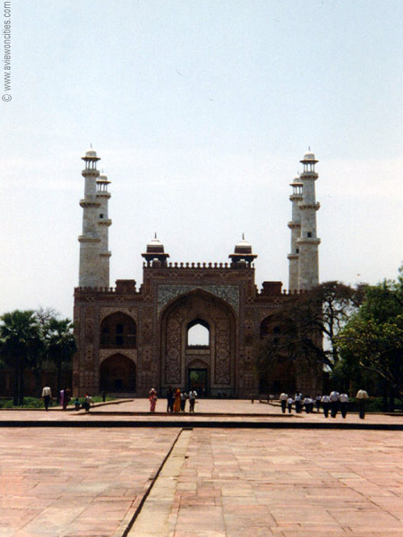 Mausoleum of Akbar the Great - Entrance