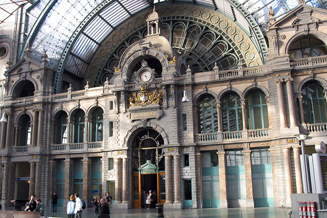 Facade at upper level