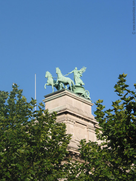 Statue on the Museum of Fine Arts