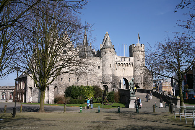 Steen seen from Steenplein