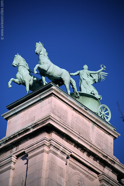 Chariot at the top of the Museum of Fine Arts