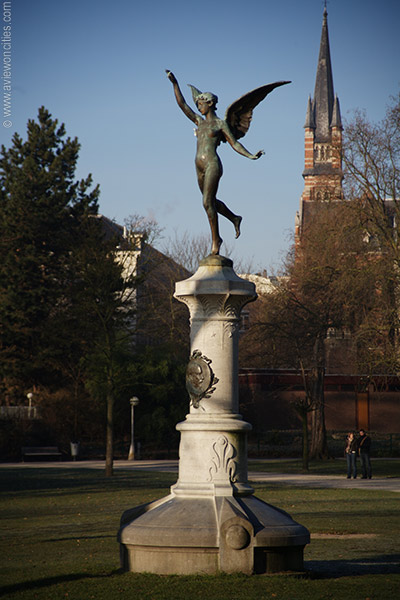 Statue in Stadspark, Antwerp