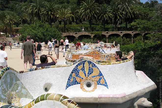 Serpentine bench