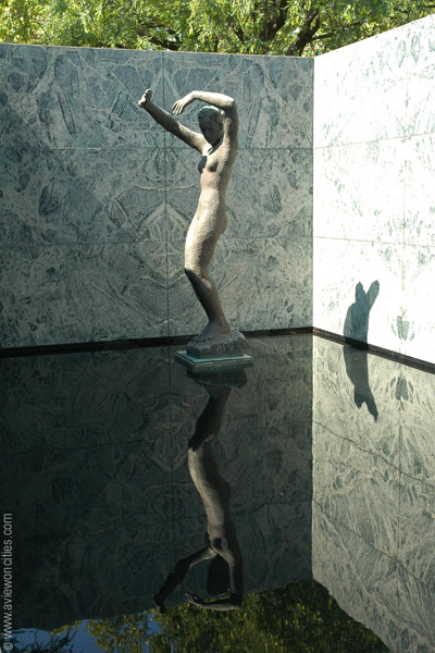 Gorg Kolbe statue