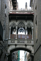 Overdekte brug in de Carrer del Bisbe, Barri Gòtic, Barcelona