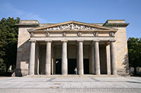 Neue Wache, Unter den Linden