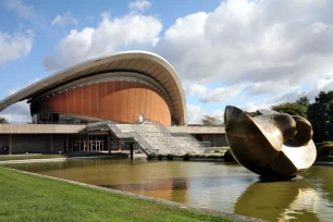 Pool in front of the Haus der Kulturen der Welt, Berlin