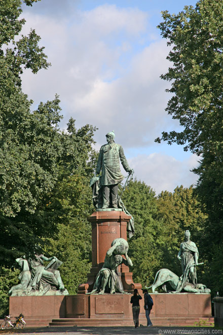 Statue in Tiergarten