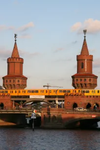 U-bahn train crossing the Oberbaumbrücke in Berlin