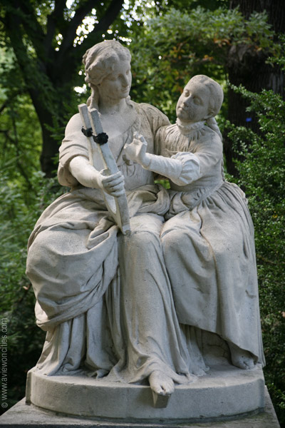 Statue in Tiergarten