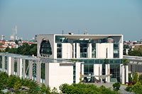 The%20Bundeskanzlerambt%20seen%20from%20the%20Reichstag