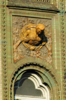 Detail des Äußeren des Pariser Hofs in Budapest