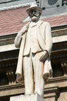 Statue von Giuseppe Verdi am Opernhaus, Budapest