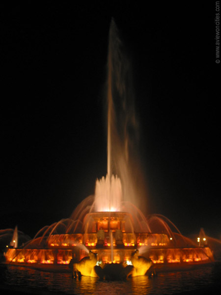 Buckingham Fountain at night