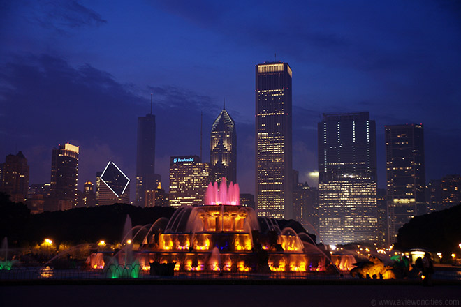Buckingham Fountain at dusk