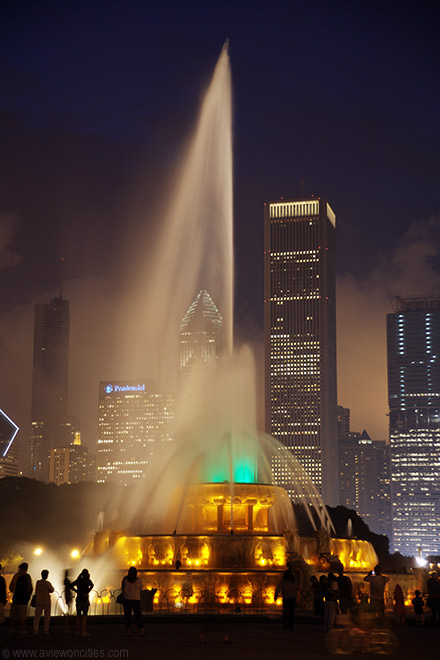 Buckingham Fountain at night