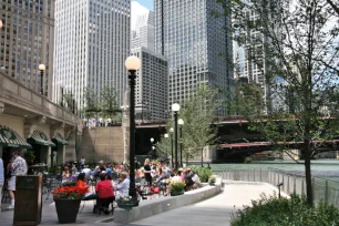 Riverside Café along the Chicago Riverwalk