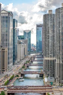 The riverwalk along the Chicago River