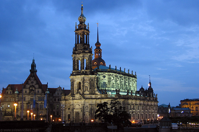 Hofkirche at night