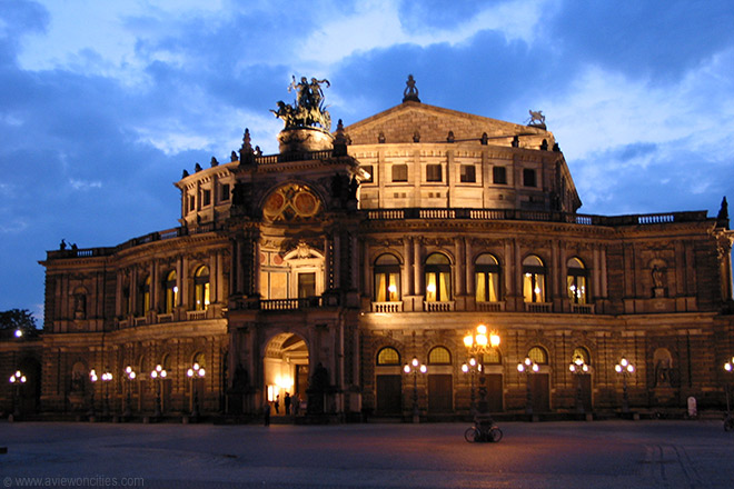 Semperoper at dusk
