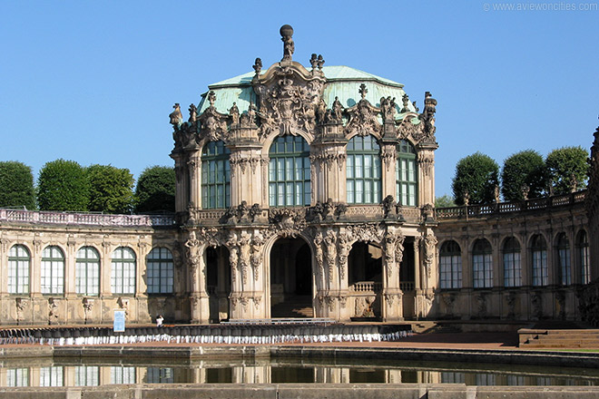 Rampart Pavilion, Zwinger