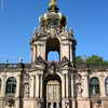 Crown Gate, Zwinger
