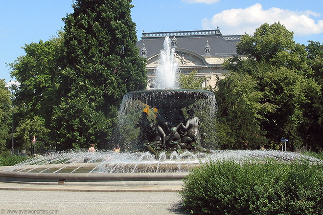 Still waters fountain, Albertplatz