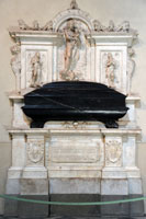 Tombe van Antonio Strozzi in de Santa Maria Novella kerk in Florence