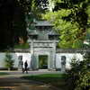 Chinese gate