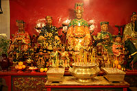 Statues at Man Mo Temple
