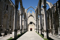 Het voormalige schip van de Carmo kerk in Lissabon