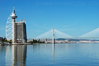 La Tour Vasco da Gama et le Pont Vasco da Gama à Lisbonne