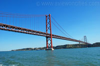 De brug van de 25ste april in Lissabon, Portugal