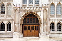 Het portiek van de Guildhall in de City of London