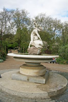 Fontaine au Garçon et au Dauphin, Hyde Park