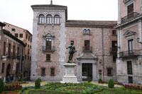 Casa de Cisneros, Plaza de la Villa