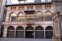 Loggia degli Osii, Piazza Mercanti, Milan