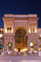 De triomfboog van de Galleria Vittorio Emanuele II in Milaan