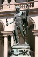 Statue de Napoléon au cour du Palazzo di Brera à Milan