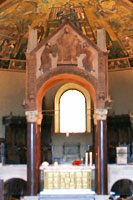 Altaar in de Sint Ambrosius Basiliek in Milaan