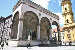 Feldherrnhalle, Munich