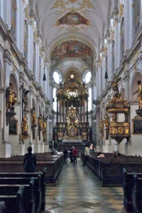 Main nave of the St. Peterskirche in Munich