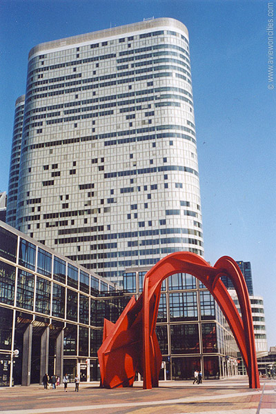 Alexander Calder's 'Stabile Rouge'