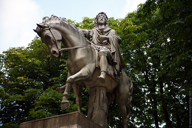Statue of Louis XIII