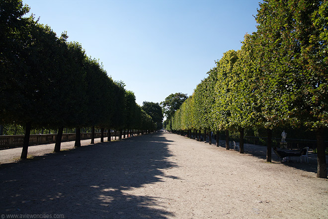 Tuileries - no tourists?