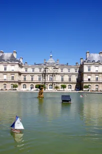 The octagonal basin in the Jardin du Luxembourg