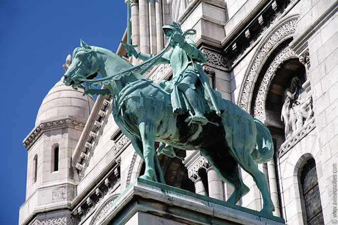 Statue on the Sacr�-Coeur