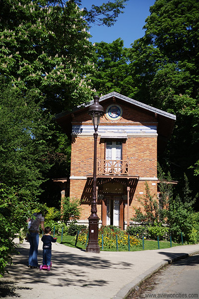 Entrance to the Parc des Buttes-Chaumont, Paris