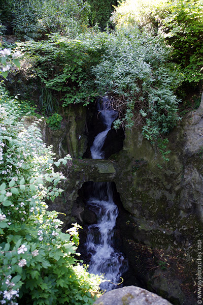 Waterfall at the parc des Buttes-Chaumont, Paris