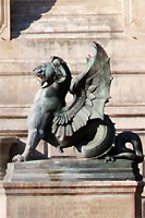 Dragon statue at the Fontaine St-Michel